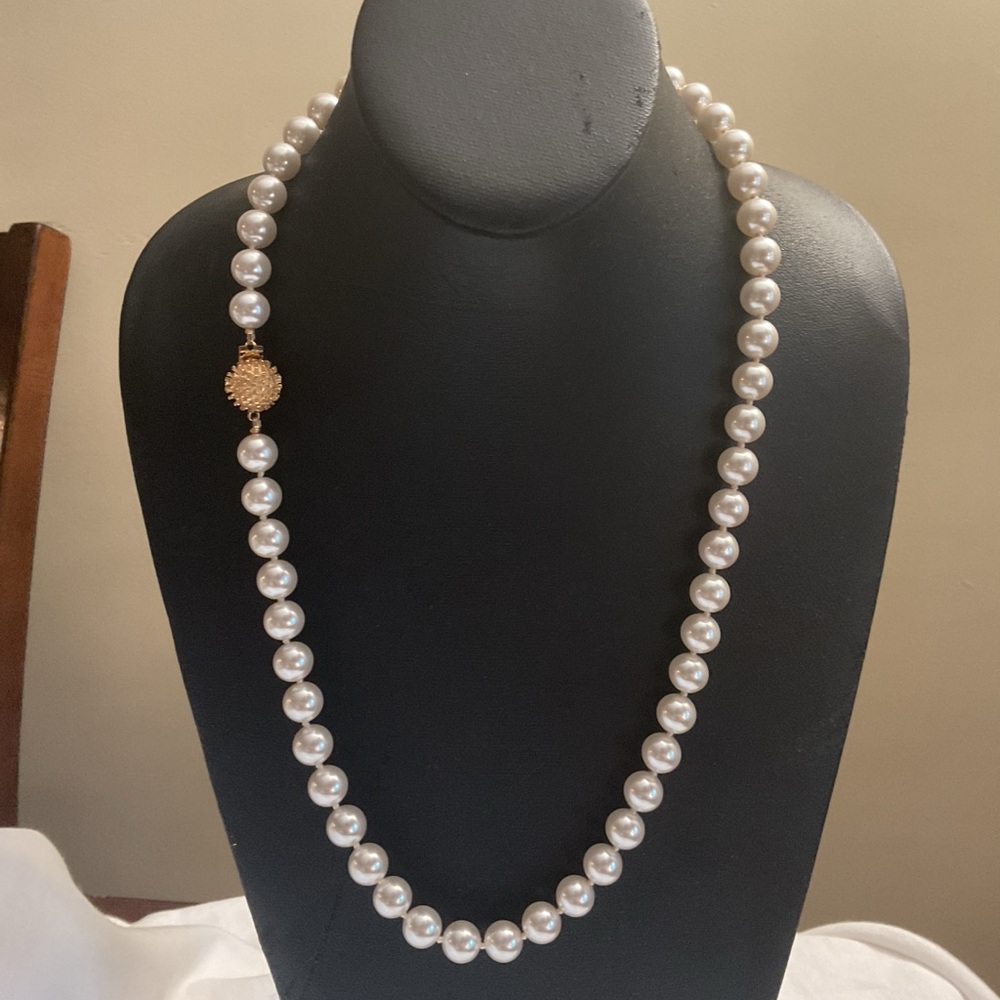 CINER Vintage 24”L faux white pearls strand/decorative gold clasp.